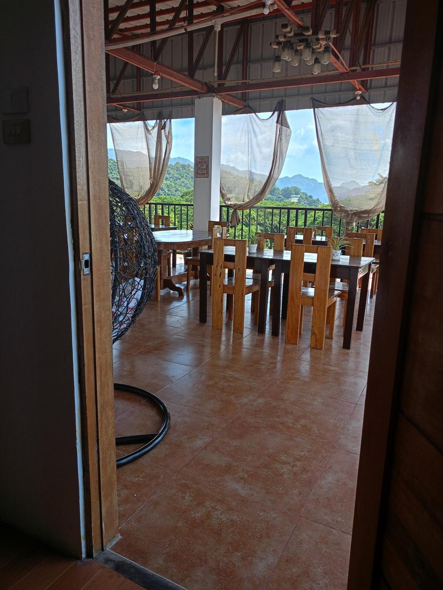 Alec Lodge Coron Exterior photo